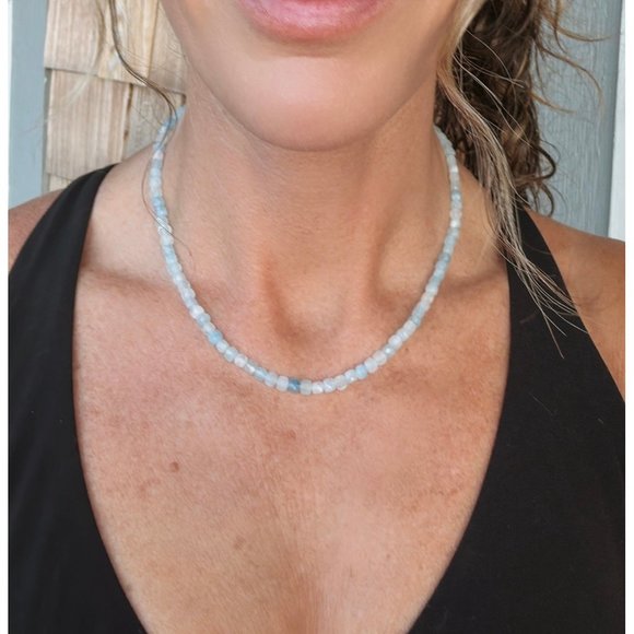 Aquamarine Gemstone Necklace with gold toggle clasp and removeable baroque pearl - Picture 3 of 14